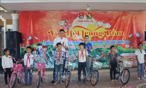 Vui hội trăng rằm - thắp sáng ước mơ cho thiếu nhi vùng cao Sơn La