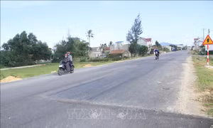 Hiểm nguy rình rập trên tuyến đường ven biển ở Hà Tĩnh