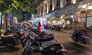 Trả lại vỉa hè cho người đi bộ ở Hà Nội 