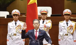 Chánh án Tòa án nhân dân tối cao Nguyễn Văn Quảng tuyên thệ nhậm chức