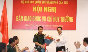 Bàn giao giữ chức vụ Chỉ huy trưởng Bộ Chỉ huy Quân sự thành phố Cần Thơ