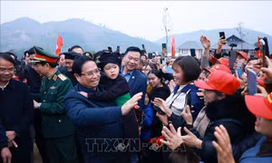 Thủ tướng Phạm Minh Chính dự lễ khánh thành dự án tái thiết thôn Làng Nủ