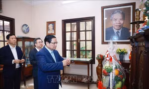 Thủ tướng Phạm Minh Chính dâng hương Chủ tịch Hội đồng Bộ trưởng Phạm Hùng và Thủ tướng Võ Văn Kiệt