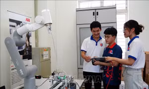 Điều chỉnh chương trình đào tạo nhân lực chất lượng cao lĩnh vực công nghệ chiến lược