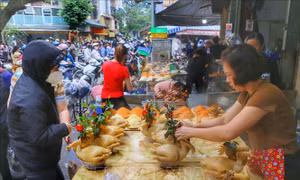 Người dân Thủ đô chuẩn bị đồ cúng ông Công, ông Táo 