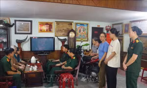 Bộ Tư lệnh Quân khu 4 động viên gia đình chiến sĩ tham gia luyện tập diễu binh, diễu hành
