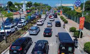 Lượng phương tiện đổ về cửa ngõ phía Đông Thủ đô tăng mạnh từ trưa ngày 2/9