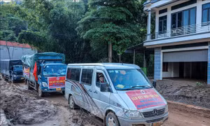 Những chuyến hàng tình nghĩa đến với vùng lũ Lào Cai