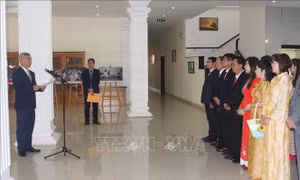 Đảng bộ tại Campuchia quyết tâm học tập và làm theo tấm gương của Người