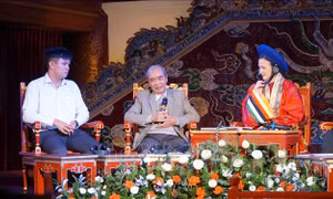 Ra mắt sách 'Hàm Nghi - Hoàng đế lưu vong, nghệ sĩ ở Alger'