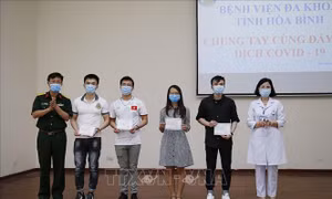 Bốn trường hợp điều trị tại BV Đa khoa tỉnh Hòa Bình được công bố khỏi bệnh