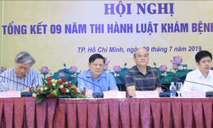 Nhiều ý kiến về việc siết chặt cấp chứng chỉ khám, chữa bệnh ở Việt Nam