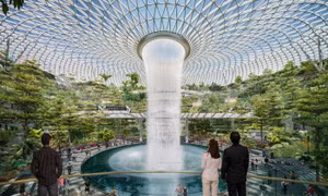 Thác nước trong nhà cao 40m ở sân bay quốc tế Changi, Singapore 