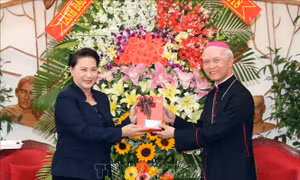 Chủ tịch Quốc hội chúc mừng Giáng sinh tại Giáo phận Xuân Lộc, Đồng Nai