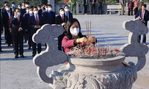 Dâng hương tưởng niệm 113 năm Ngày sinh đồng chí Ngô Gia Tự