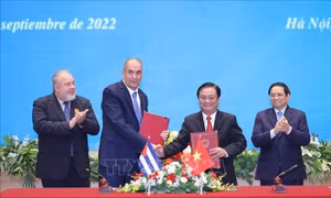 Thủ tướng Phạm Minh Chính và Thủ tướng Cuba chứng kiến Lễ ký kết các văn kiện 
