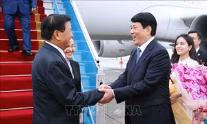 Tổng Bí thư, Chủ tịch nước Lào đến Hà Nội, bắt đầu thăm cấp Nhà nước tới Việt Nam