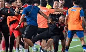 AFC điều tra 'hành vi bạo lực' trong trận chung kết bóng đá nam SEA Games 32