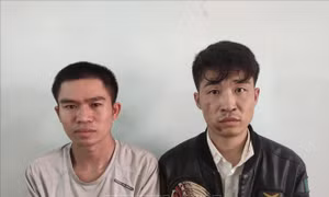 Bắt khẩn cấp 2 đối tượng dùng súng cưỡng đoạt tài sản