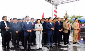 Dâng hương nhân kỷ niệm 115 năm Ngày sinh đồng chí Ngô Gia Tự