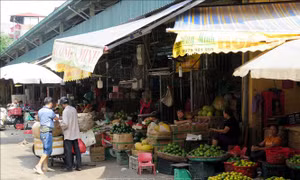 Nâng cao việc phòng, chống dịch COVID-19 tại chợ Long Biên
