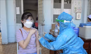Trên 78.000 học sinh THCS ở Đồng Tháp được tiêm vaccine phòng COVID-19