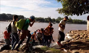 Mexico đẩy mạnh trục xuất người di cư sau thỏa thuận với Mỹ