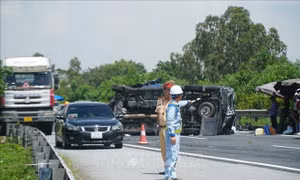 Khắc phục hậu quả vụ tai nạn giao thông trên cao tốc Cầu Giẽ – Ninh Bình