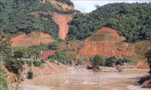 Sạt lở nghiêm trọng trên Quốc lộ 2 (Tuyên Quang)