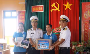 Hành trình chạm mốc chủ quyền nơi trùng khơi huyện đảo Trường Sa