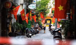 Hà Nội ánh lên niềm tin, vững bước đi lên
