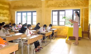 Tuyên dương các thầy cô giáo có nhiều sáng kiến giảng dạy trong bối cảnh dịch COVID-19