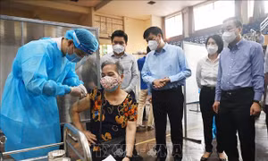 Bộ trưởng Bộ Y tế: Hà Nội thần tốc tiêm chủng và xét nghiệm tầm soát diện rộng là đúng đắn