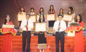 Nghệ An: Tuyên dương các học sinh đạt thành tích cao 