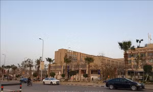 Đợi bình minh sau đêm giới nghiêm ở Kim tự tháp Giza