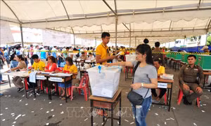 Cuộc đua giành lá phiếu cử tri tại Thái Lan