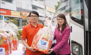 'Hành trình mùa xuân' đưa sinh viên về quê đón Tết