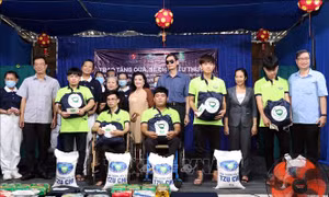 Tặng 2.000 phần quà cho người khuyết tật và khiếm thị tại TP Hồ Chí Minh