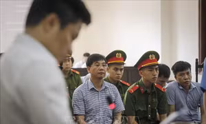 Vụ gian lận điểm thi tại Hòa Bình: Các bị cáo nói lời nói sau cùng trước khi vào phần nghị án