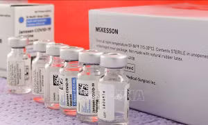 FDA Mỹ khuyến cáo hạn chế tiêm vaccine ngừa COVID-19 của Johnson & Johnson