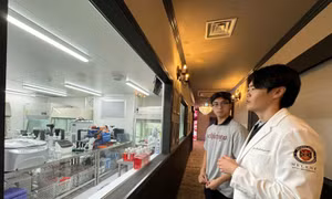Chàng trai Gen Z đam mê tìm hiểu về công nghệ tế bào gốc