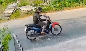 Tạm giữ hình sự đối tượng giật dây chuyền