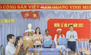 Thăm và chúc tết Katê đồng bào Chăm Bàlamôn tại Bình Thuận