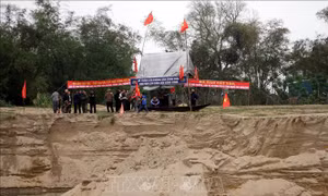 Chính quyền vào cuộc xử lý doanh nghiệp khai thác cát sỏi trên sông Lam