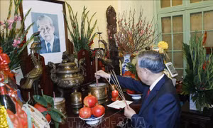 Tổng Bí thư Tô Lâm thắp hương tưởng nhớ các đồng chí lãnh đạo Đảng, Nhà nước