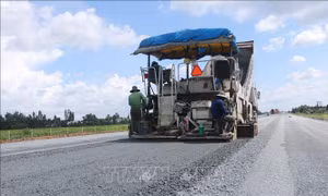 'Vượt nắng, thắng mưa' trên công trường cao tốc Cần Thơ - Cà Mau