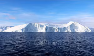 Phát hiện hồ nước ngầm trồi lên từ mặt băng ở Greenland