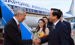 Thủ tướng Singapore đến Hà Nội, bắt đầu chuyến thăm chính thức Việt Nam