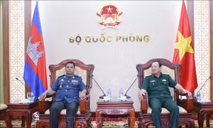 Thượng tướng Phạm Ngọc Minh tiếp Phó Tư lệnh Hiến binh Quân đội Hoàng gia Campuchia