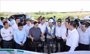 Thủ tướng Phạm Minh Chính khảo sát các dự án phát triển hạ tầng tại TP Hồ Chí Minh